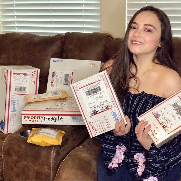 BOOKMARK MY CLOSET 🛍💖 - Picture 3 of 3